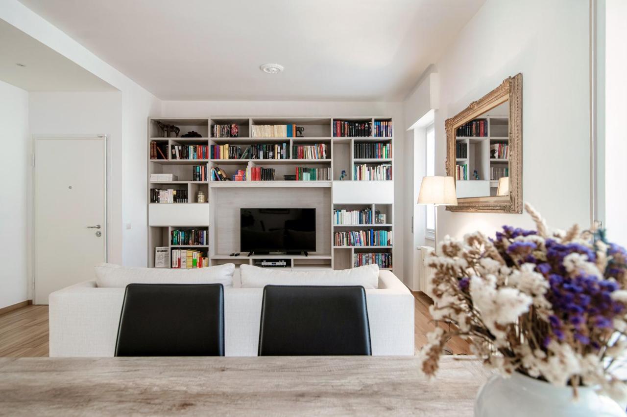 Piazza Roma - The House Of Travelers Apartment Комо Екстериор снимка