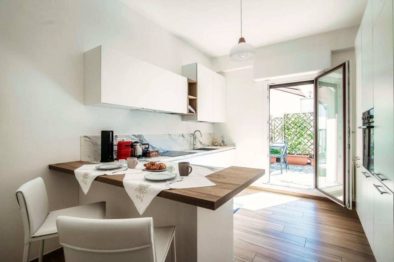 Piazza Roma - The House Of Travelers Apartment Комо Екстериор снимка