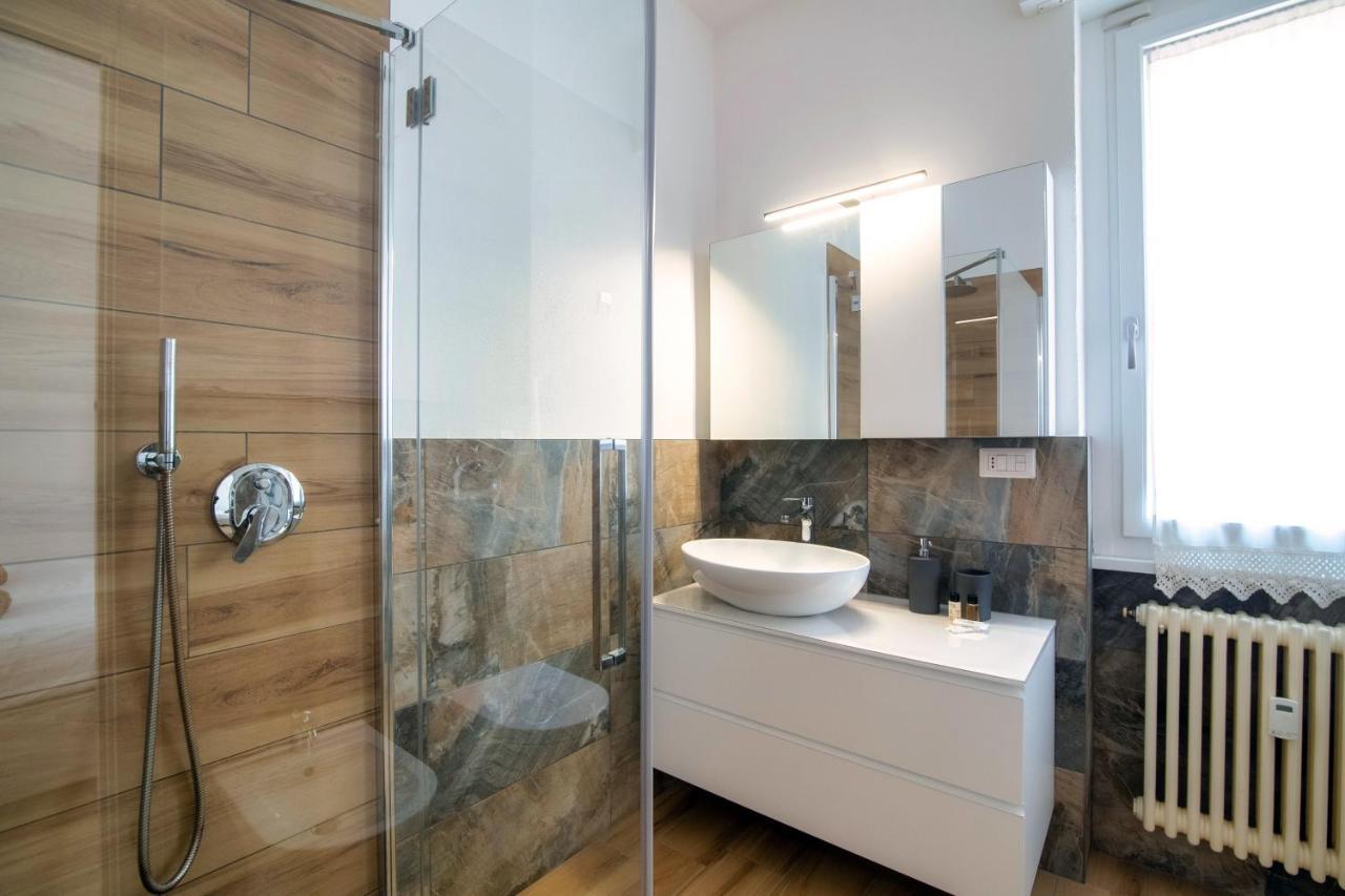 Piazza Roma - The House Of Travelers Apartment Комо Екстериор снимка