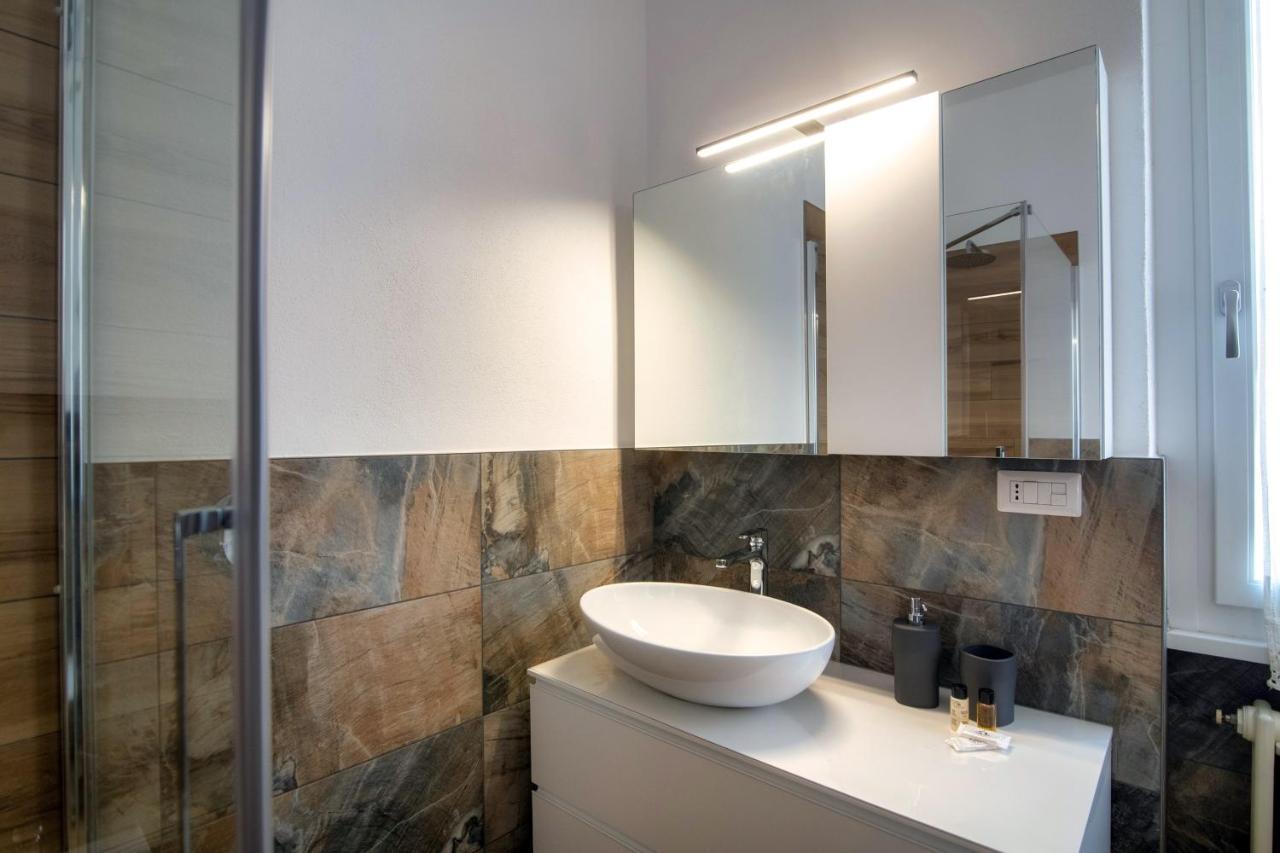 Piazza Roma - The House Of Travelers Apartment Комо Екстериор снимка