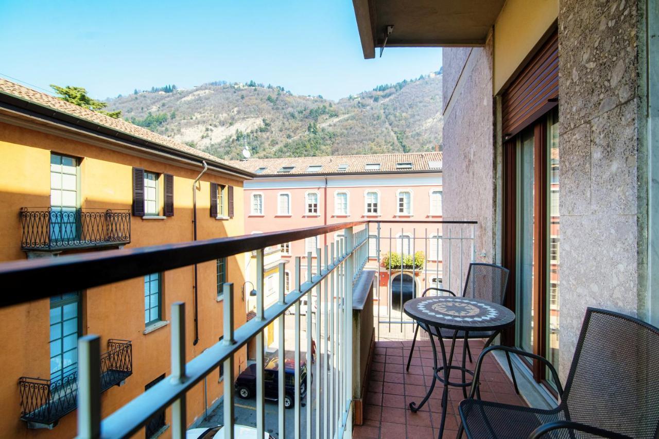 Piazza Roma - The House Of Travelers Apartment Комо Екстериор снимка