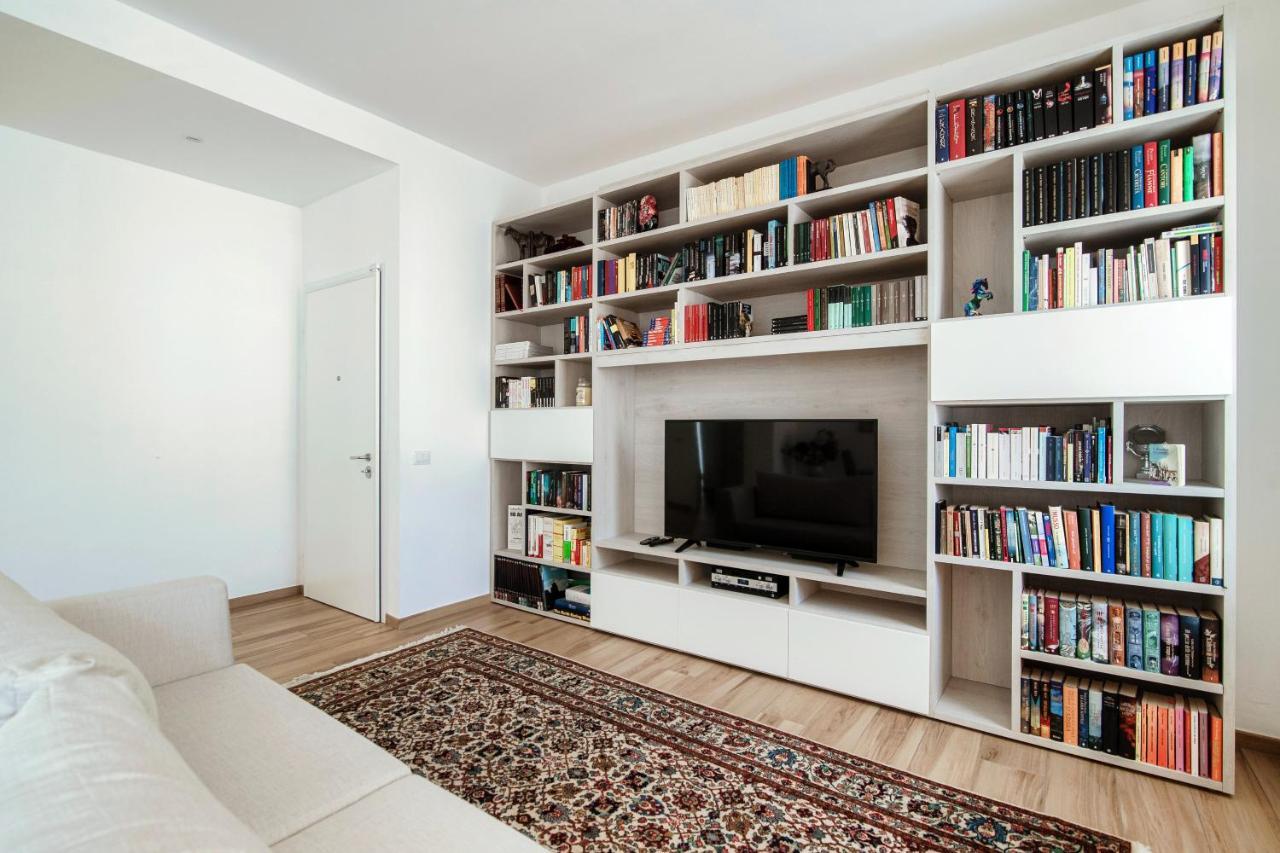 Piazza Roma - The House Of Travelers Apartment Комо Екстериор снимка