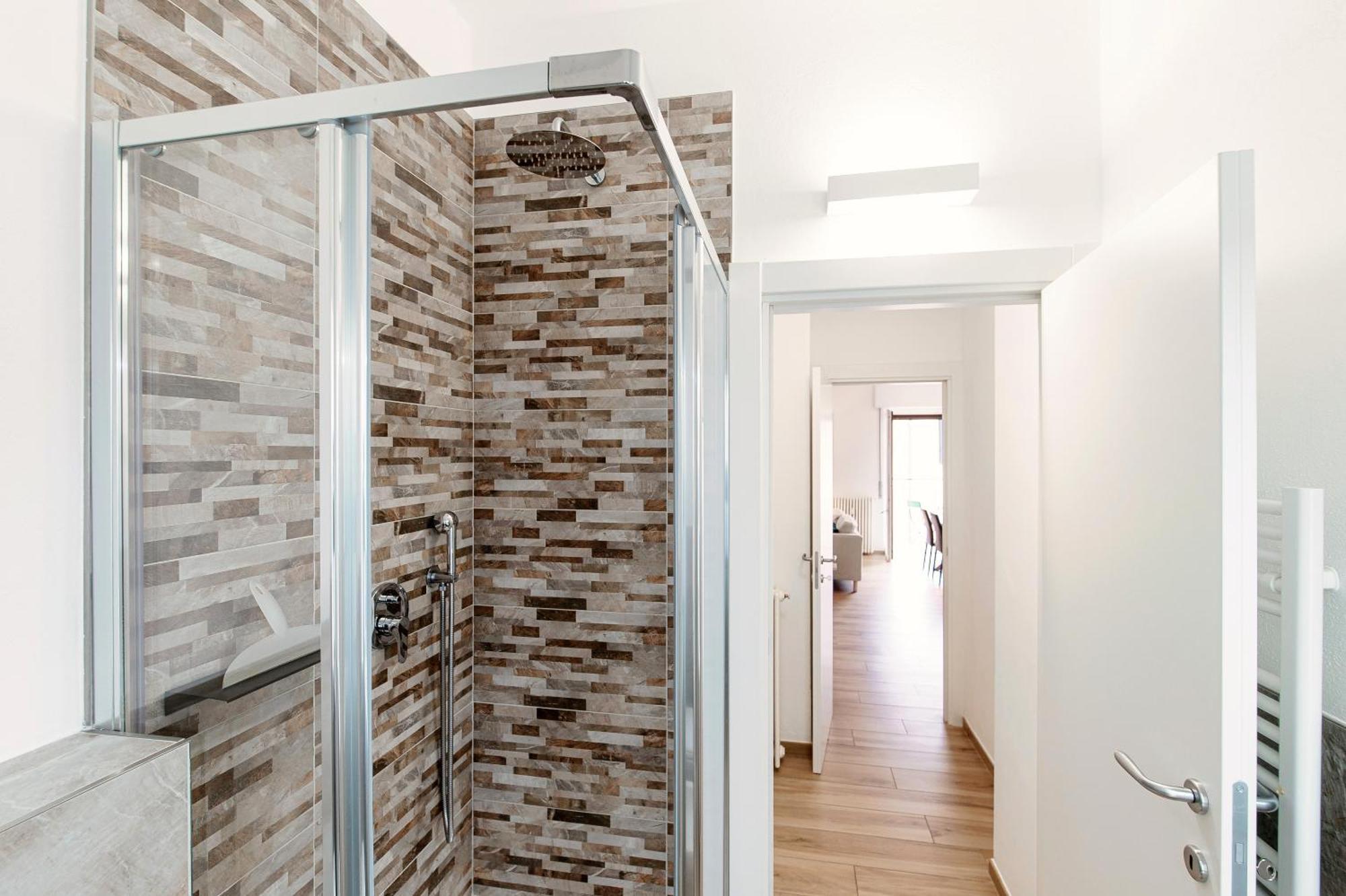 Piazza Roma - The House Of Travelers Apartment Комо Екстериор снимка